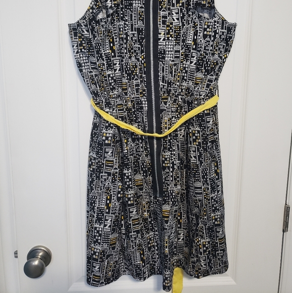 Retrolicious New York City Dress - Picture 4 of 5